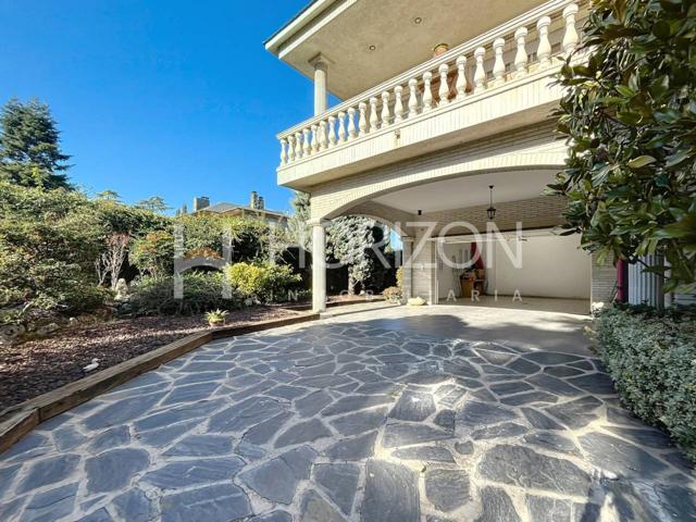 CASA INDEPENDIENTE CON JARDÍN Y PISCINA EN VENTA EN CANOVELLES photo 0