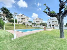 ¡Oportunidad Única en Viladecans! Casa Adosada en Zona Residencial Exclusiva photo 0