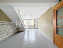 ÁTICO DUPLEX LISTO PARA VIVIR CON TERRAZA EN LA BEGUDA ALTA photo 0