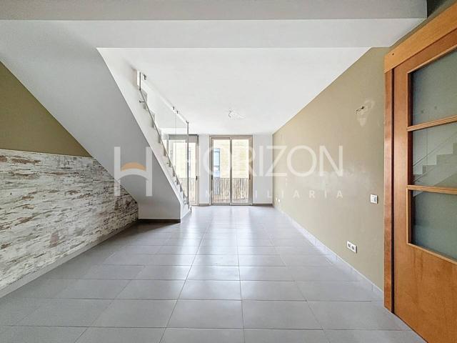 ÁTICO DUPLEX LISTO PARA VIVIR CON TERRAZA EN LA BEGUDA ALTA photo 0