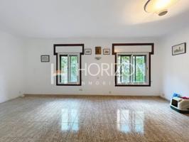 PISO GRANDE A REFORMAR CON MUCHAS POSIBILIDADES EN CARRER VALENCIA photo 0