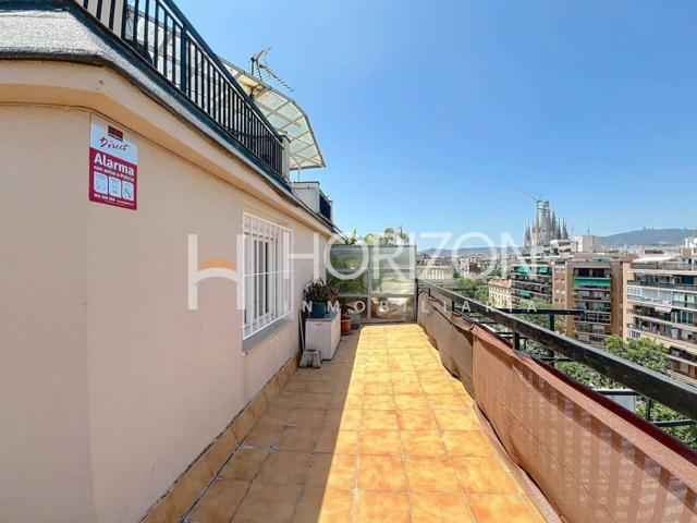 Ático con terraza panorámica y vistas espectaculares y exclusivas a Sagrada Família y Glòries photo 0