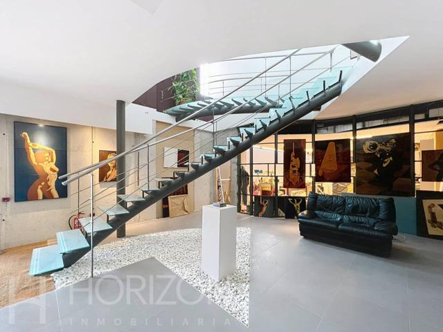 ESPECTACULAR CASA CON JARDÍN CERVELLÓ photo 0