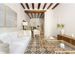 Encantador piso reformado con carácter histórico en el corazón de El Born photo 0