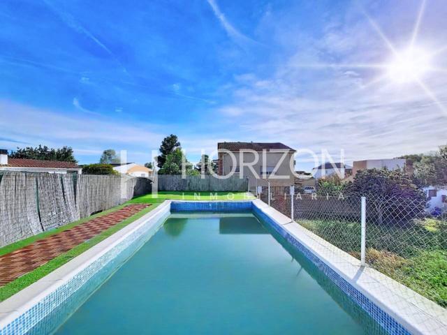 Se vende casa individual con amplio terreno y piscina photo 0