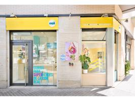 Se vende local comercial esquinero completamente acristalado, ideal para marcas que buscan máxima visibilidad y ubicació photo 0