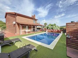 ESPECTACULAR CASA CON PISCINA Y JARDÍN EN CORBERA DE LLOBREGAT! photo 0
