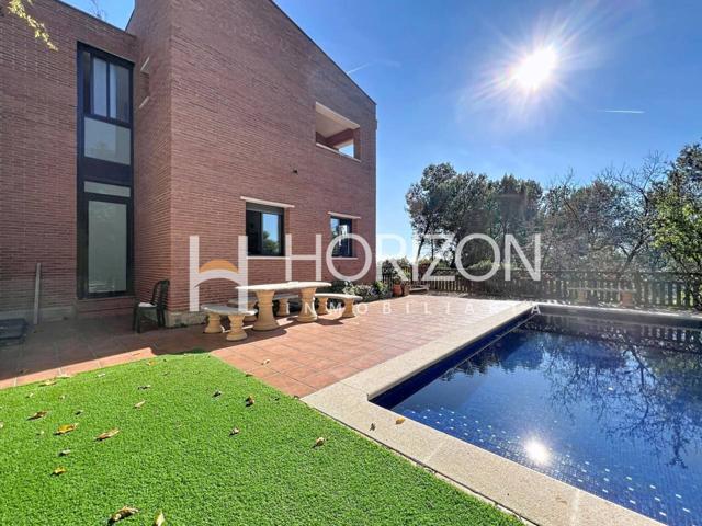 IMPRESIONANTE VIVIENDA CON PISCINA UBICADA EN CORBERA DE LLOBREGAT photo 0