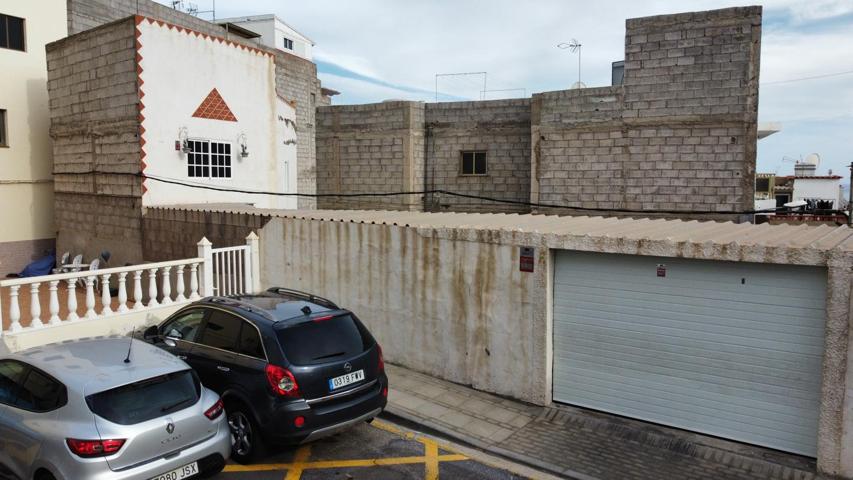 3 apartamentos a reformar en Los Cristianos photo 0