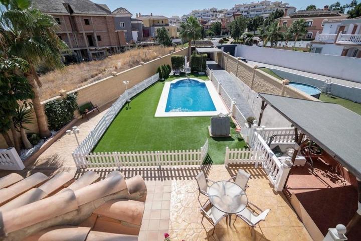 Villa seminueva 414 m2, 5 dorm. + bodega 3 baños y aseo, vistas a mar y parque. Piscina garajes photo 0
