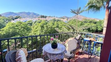 Exclusivo piso junto al Golf Torrequebrada con vistas al monte y a un paso de la playa photo 0
