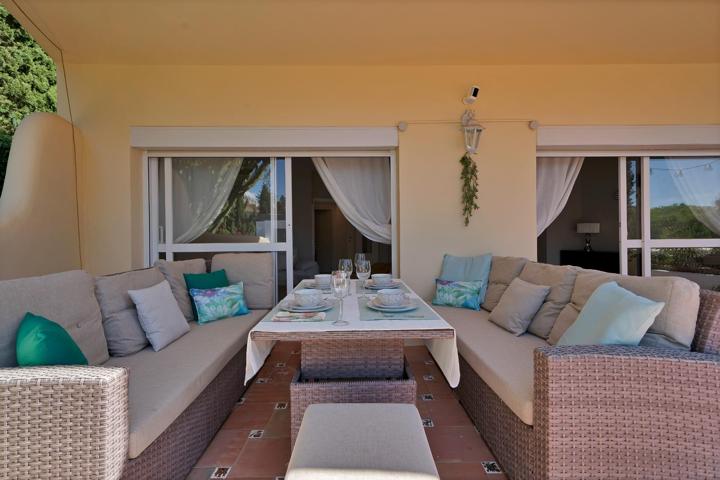 Un Concepto de Hogar Diferente en Mijas Golf - 4 Dormitorios, Amplia Terraza, Patio, Piscina y Garaje photo 0