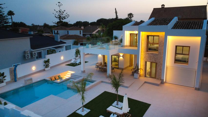 Casa En venta en Campoamor, Orihuela Costa photo 0