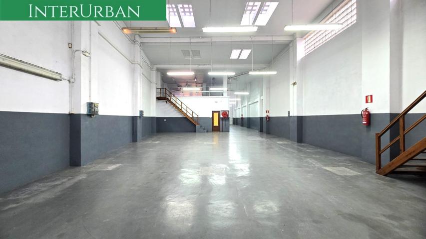 Venta de Local Comercial en Lliria: 555 m², Fachada Acristalada y Entrada para Camiones, a 25 Minuto photo 0