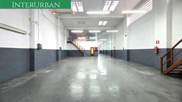 Local Comercial Lliria: 555 m², Fachada Acristalada y Entrada para Camiones a 25 Minutos de Valencia photo 0