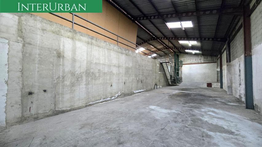 Amplio local en el centro de Llíria – 699m² con múltiples posibilidades photo 0