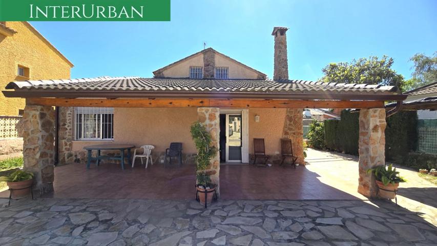 EXCLUSIVA INTERURBAN – CHALET EN VENTA EN LLÍRIA CON PISCINA, JARDÍN photo 0