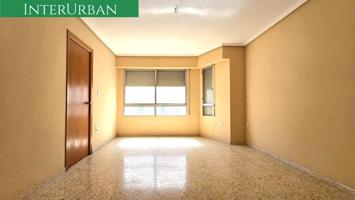 EXCLUSIVA INTERURBAN – Piso amplio y luminoso en Llíria, zona San Francesc photo 0