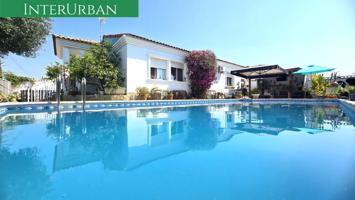 Chalet independiente con encanto, jardín consolidado y piscina en Llíria photo 0