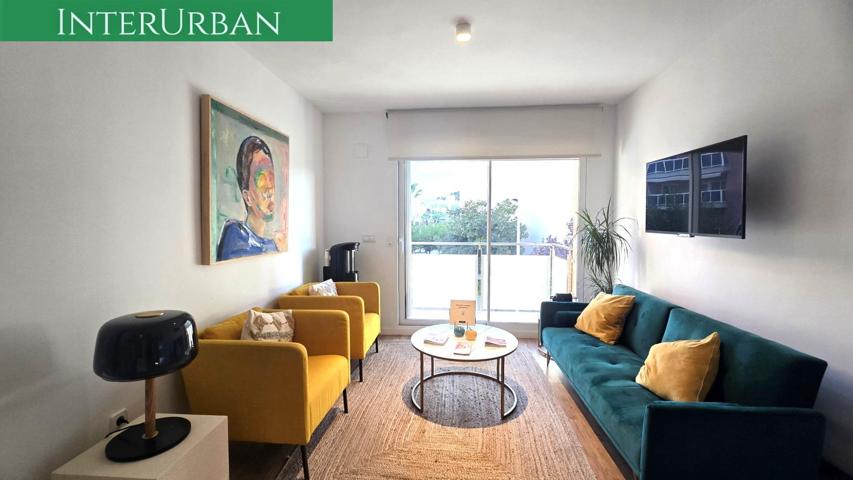 Oportunidad única: clínica de gran éxito en Llíria con 3 gabinetes, 2 baños, garaje y localización privilegiada photo 0