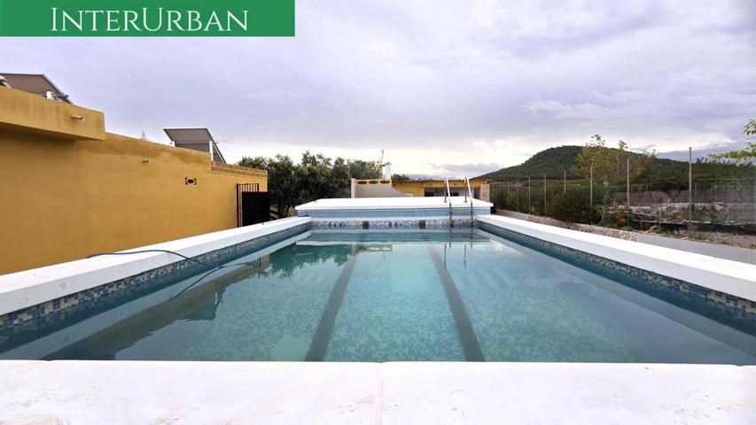 Precioso Chalet con 4 habitaciones, piscina y energía solar en exclusiva con Interurban photo 0