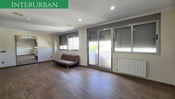 Vivir con confort en Casinos: casa moderna con jacuzzi, sauna y eficiencia solar photo 0