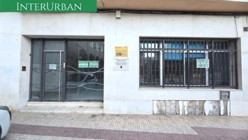 EXCLUSIVA: LOCAL ESQUINERO EN PLENO CENTRO DE LLÍRIA — 219 m2, GRAN FACHADA Y DESPACHOS photo 0