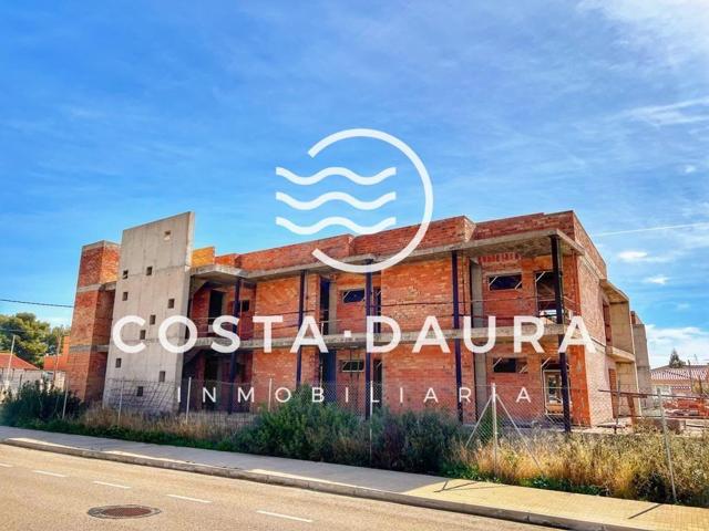 Invierte en el paraíso: Terreno en Miami Platja con proyecto de viviendas photo 0