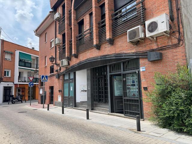 VENTA NAVE COMERCIAL CON OFICINA EN ARAVACA photo 0