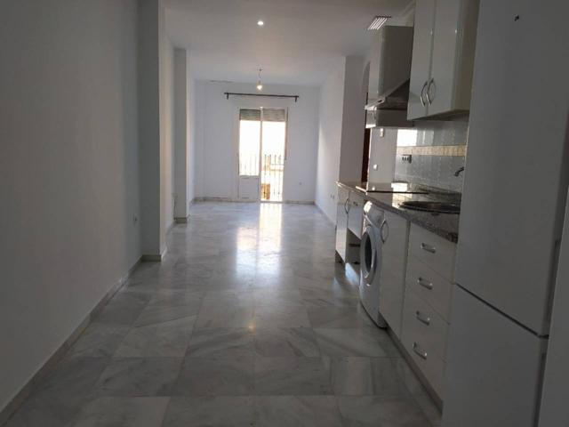 apartamento de 2 habitaciones en el centro de Tomares photo 0