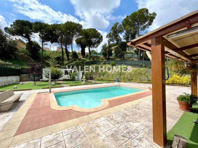 Increíble chalet con piscina y porche en Urbanitzacions Niàgara Parc-Àgora Parc-Roca-Rossa photo 0