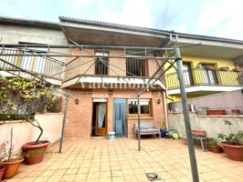 Descubre la casa perfecta para ti en Solsona, con diferentes zonas exteriores y gran garaje. photo 0