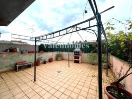 Descubre la casa perfecta para ti en Solsona, con diferentes zonas exteriores y gran garaje. photo 0