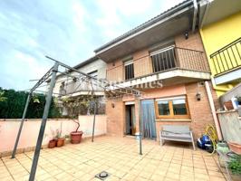 Descubre la casa perfecta para ti en Solsona, con diferentes zonas exteriores y gran garaje. photo 0