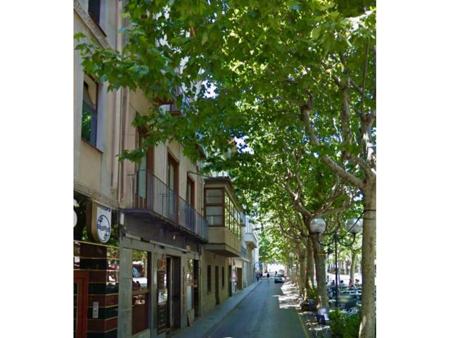 Edificio en venta en Olot photo 0