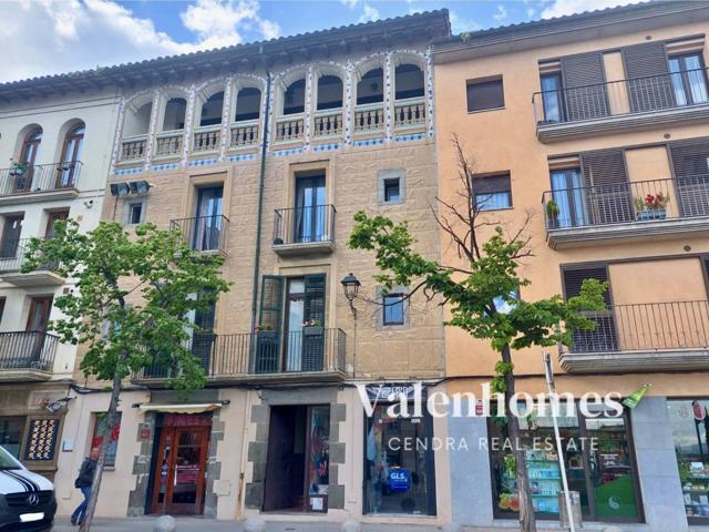 Edificio en venta en Manlleu photo 0