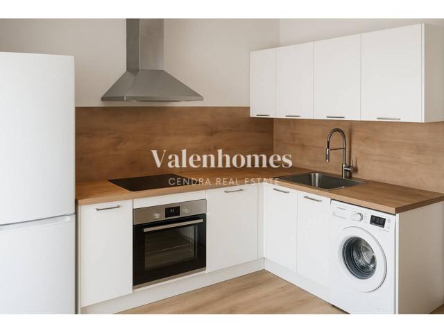 Piso totalmente reformado con diseño moderno y balcón. photo 0