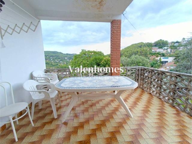 Casa con vistas espectaculares y gran potencial en una parcela de 830 m² photo 0