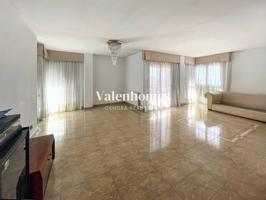 Piso amplio, luminoso, con excelente distribución para disfrutarlo en familia. photo 0