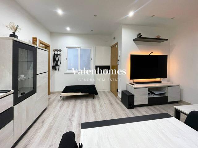 Piso en venta en La Prosperitat(08016) photo 0