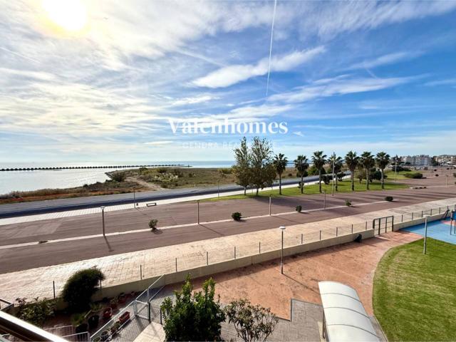 Exclusivo piso en primera línea de mar con vistas panorámicas al Mediterráneo photo 0