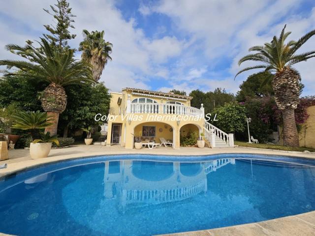 A LA VENTA EXCLUSIVO CHALET POR SU UBICACIÓN Y VISTAS AL MAR, EN SEGUNDA LINEA DE PLAYA photo 0