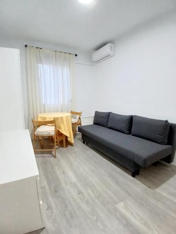 ¡Descubre tu nuevo hogar con InmoRenta! Presentamos este magnífico apartamento reformado photo 0