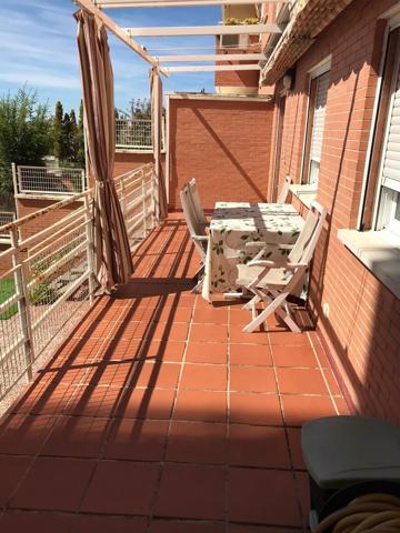 Bajo exterior con jardín y piscina photo 0