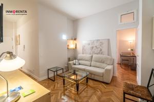 Piso con con mucho encanto, 3 habitaciones y terraza en el centro histórico de Madrid photo 0