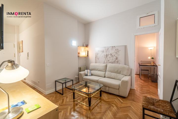 ¡ Piso con con mucho encanto, 3 habitaciones y terraza en el centro histórico de Madrid ! photo 0