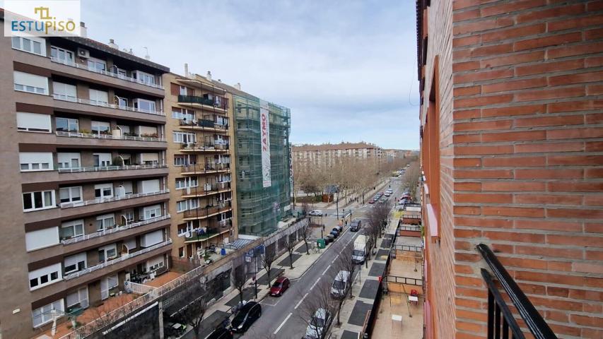 AMPLIO PISO CALLE GORBEA cerca Avenida Gasteiz y Plaza Constitución Garaje Opcional photo 0