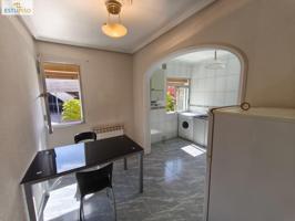 EN EXCLUSIVA AMPLIO PISO EXTERIOR Calle CORONACION - 90m2-2º Sin Ascensor-Amplia Cocina-3 habitac-Salón-Baño reformado con ducha photo 0