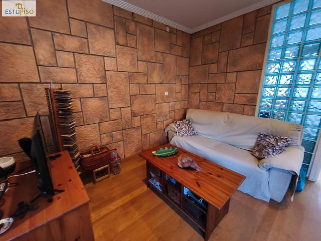 EN EXCLUSIVA-COQUETO APARTAMENTO REFORMADO-A una manzana del Hospital Santiago y Corte Inglés-3º sin ascensor-2 Habitaciones-Baño con ducha photo 0