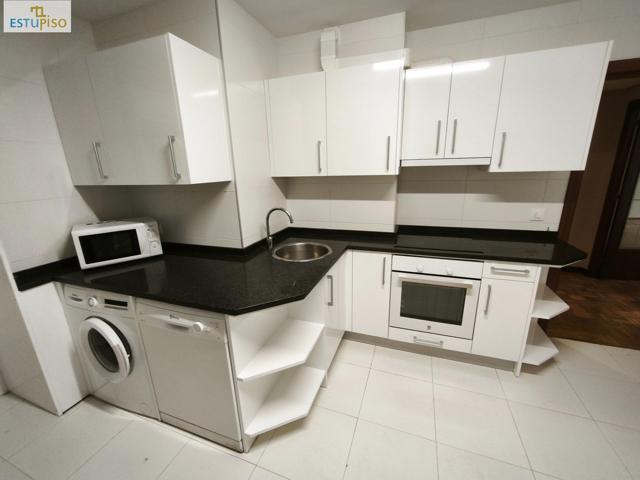 AMPLIO 119 m2 y LUMINOSO PISO BEATO TOMAS DE ZUMARRAGA-2 Ascensores-Cota 0-3 hab.-Salón-Cocina-2 baños completos photo 0
